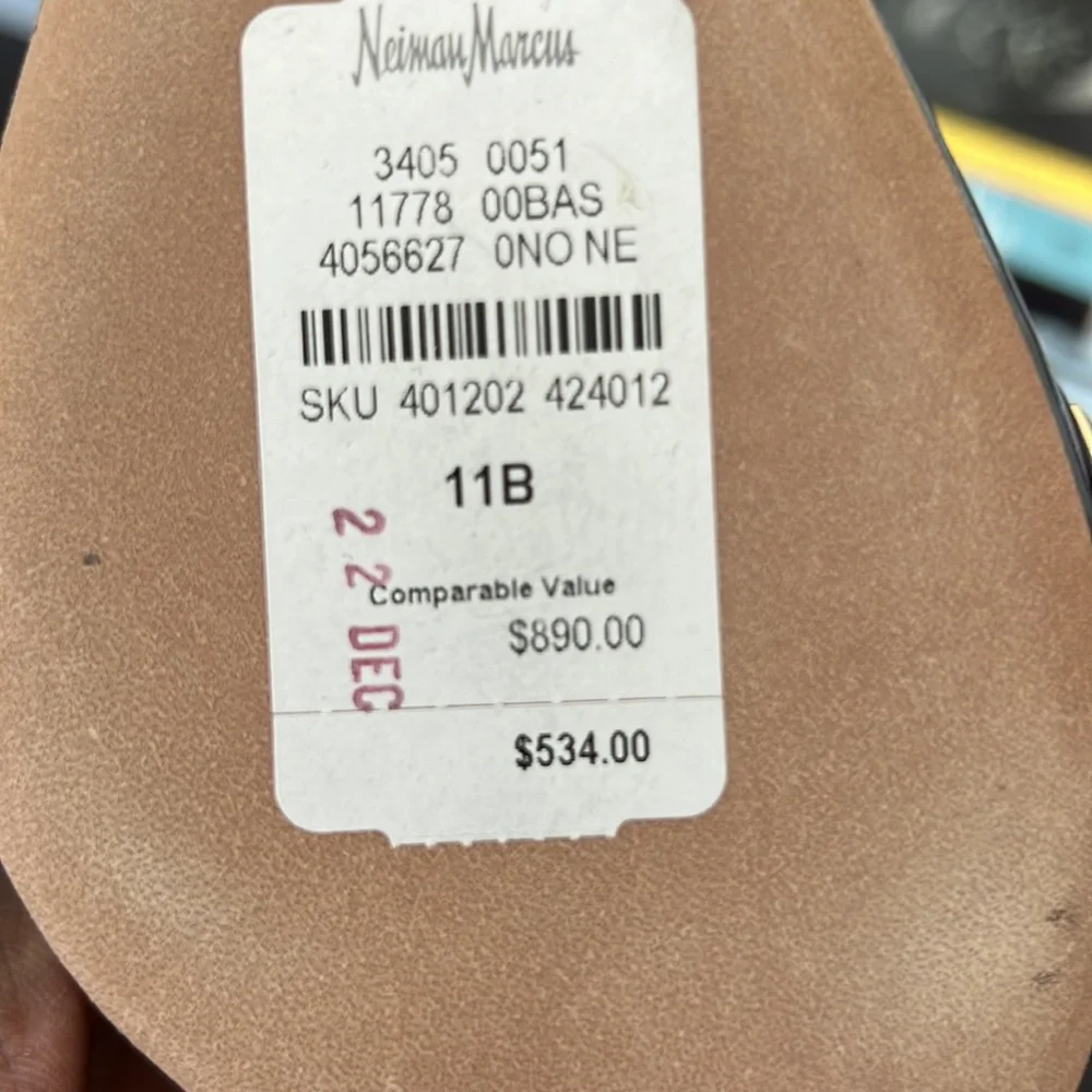 Valentino Garavani, never worn. Trademark spiked mule, black patten leather. - Picture 5 of 9